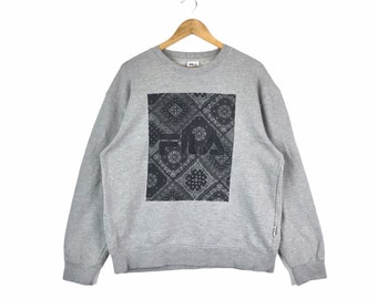 ¡Excepcional! Sudadera vintage FILA BIELLA ITALIA con cuello redondo y logotipo, color gris, talla extragrande.