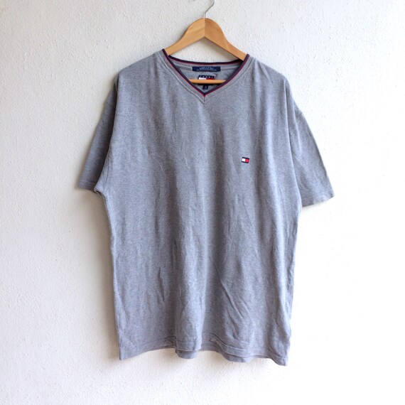 tommy hilfiger small logo t shirt