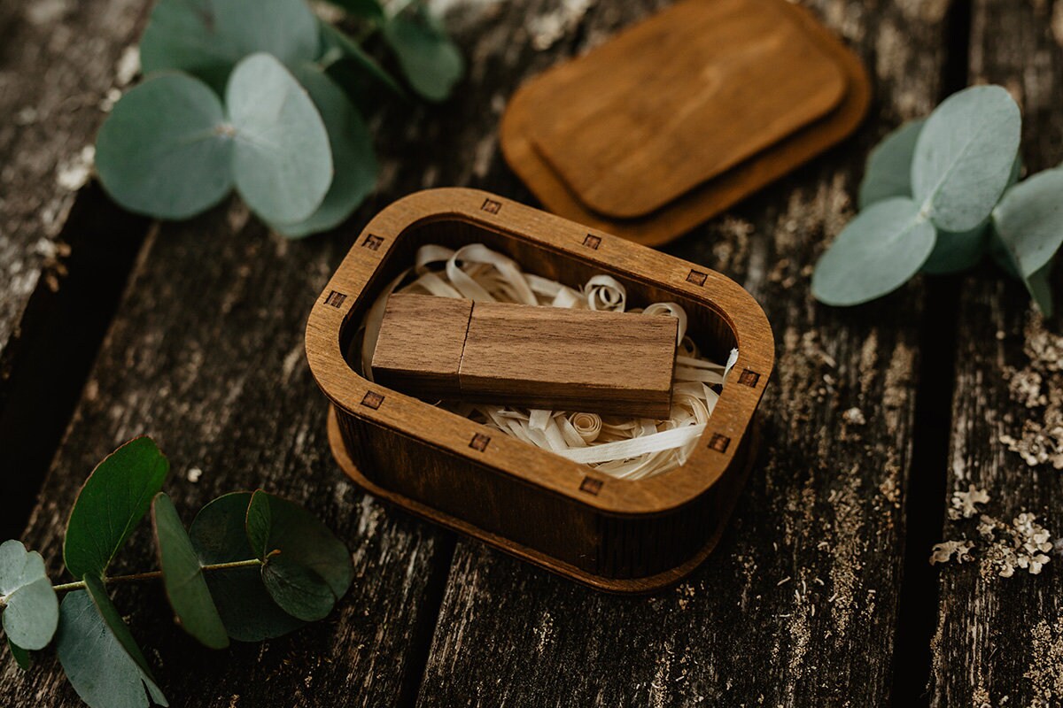 USB presentation box and custom USB drive | engraved USB drive with wedding usb box