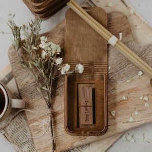 USB-box met houten gegraveerde 3.0 USB-stick (optioneel) | USB-verpakking met lasergeproduceerd gebogen deksel