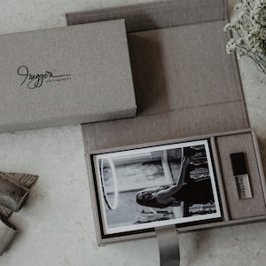Caja de fotos de lino de 4x6 para impresiones y memoria USB / Caja de fotos de boda gris claro para embalaje de fotos de 15 x 10 cm