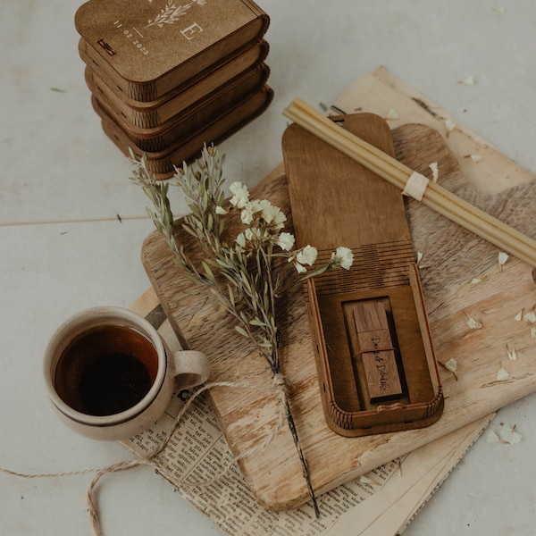 USB-box met houten gegraveerde 3.0 USB-flashdrive (optioneel) | USB-verpakking met lasergeproduceerd gebogen deksel