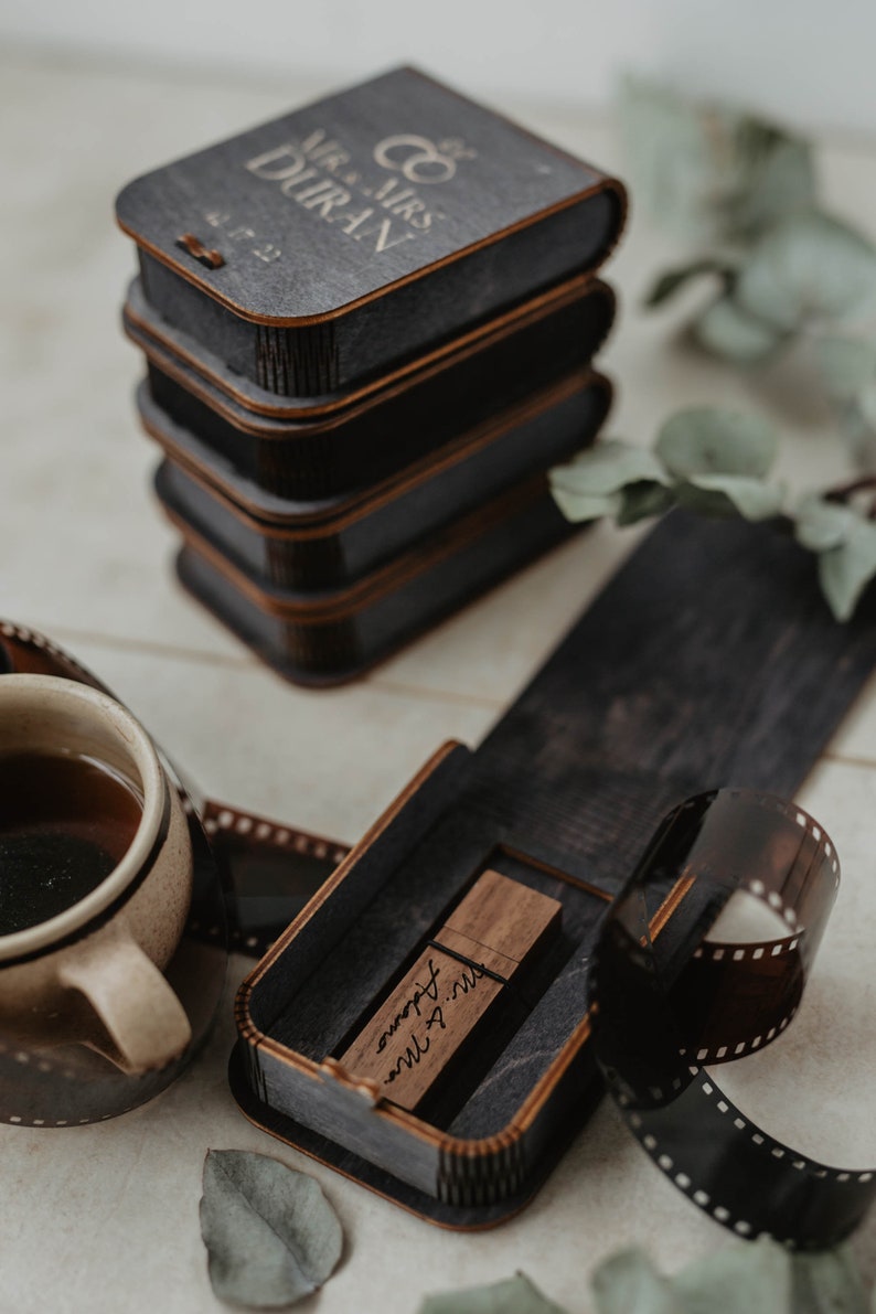 USB Box aus Holz mit graviertem USB Stick optional Hochzeit USB Box mit USB Stick 3.0 Schwarz