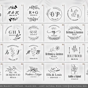 Peut inclure: Une collection de vingt-quatre motifs graphiques &agrave; l'encre noire dispos&eacute;s en grille, chacun pr&eacute;sentant des illustrations botaniques, des initiales, des noms et des dates de mariage. Le texte en bas indique : ENGRAVING COLOR ON WALNUT / VINTAGE / BLACK BOX - LIGHT NATURAL WOOD TONE / ON NATURAL BOX: DARK BROWN TONE.