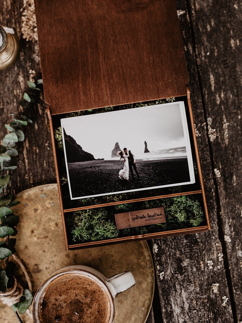 4x6 wooden photo box and custom flash drive Wedding photo box for 15x10 cm prints Walnut