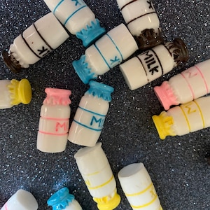 12 pièces Bouteilles de lait en résine, so Kawaii ! Cabochon, dos plat, breloque, breloque slime, nœud au centre
