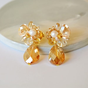 Beige crystal and pearl earrings image 1