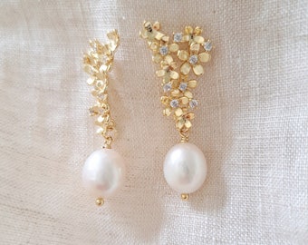 Statement pearl earrings