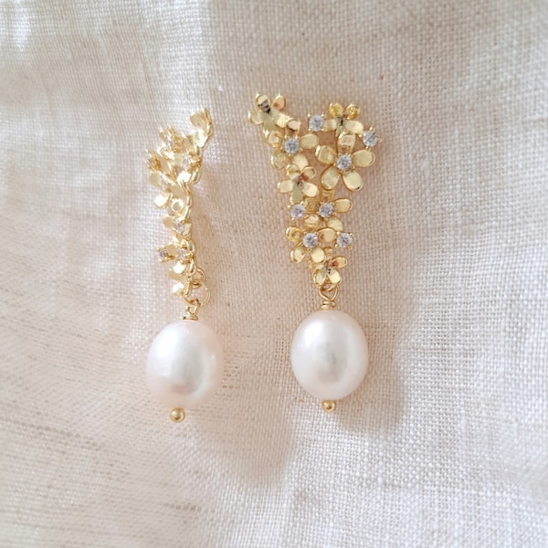 Statement pearl earrings