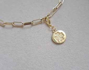 Kleeblatt Medaille Symbol für Glück, Liebe & Schutz - Eleganter Glücksanhänger - 14K Vergoldet für Paperclip Gliederkette oder Armband