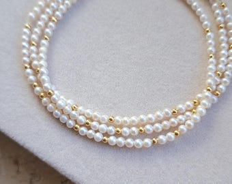 Zartes Perlenarmband Set | natürliche Perlen & 14k vergoldete Goldperlen | Handgemachter minimalistischer Schmuck für Frauen | Braut Armband