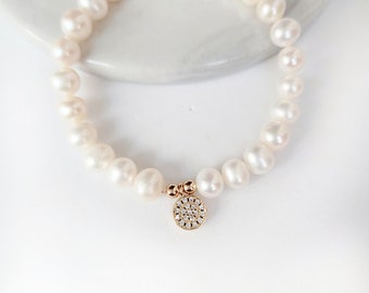 Bracelet with delicate zirconia charm