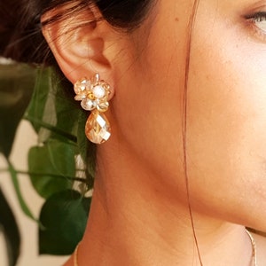 Beige crystal and pearl earrings image 3
