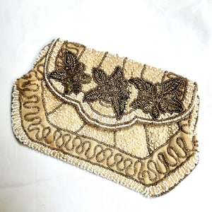 Vintage 1920s French art deco beaded bag. One for the collectors. Exceptional condition. Silk lined. Flapper purse, 20s purse.