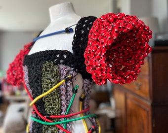 El vestido bunji. Tejido a crochet con cuerda bunji. Pedidos personalizados. Visto en la Semana de la Moda de Nueva York.