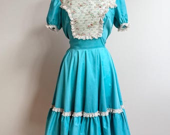 Vintage 1970s Prairie Dress, Panelled Bodice, Lace Trim, Full Skirt