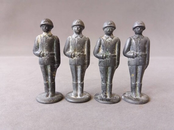 vintage tin soldiers