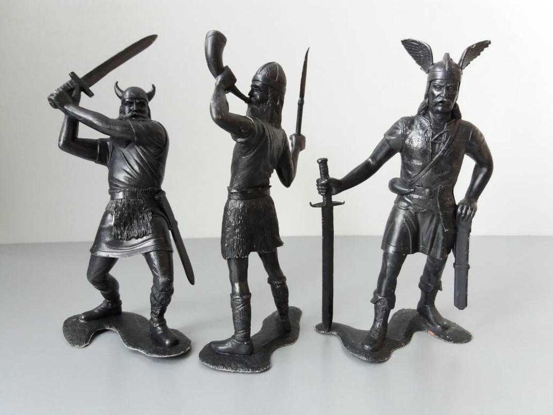 Set of 3 Vikings Vintage Plastic Toy Soldiers Medieval Vikings Etsy