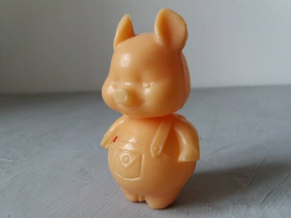 small plastic pig toys