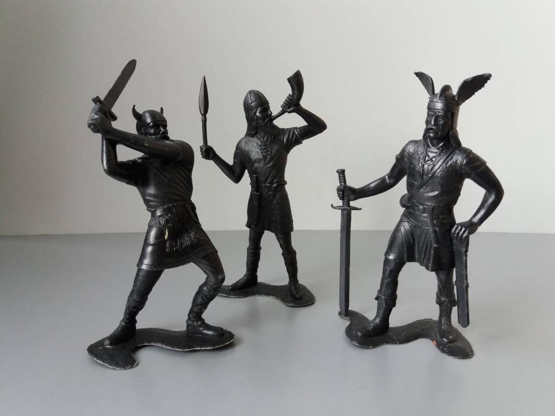 Set of 3 Vikings Vintage Plastic Toy Soldiers Medieval Vikings Etsy