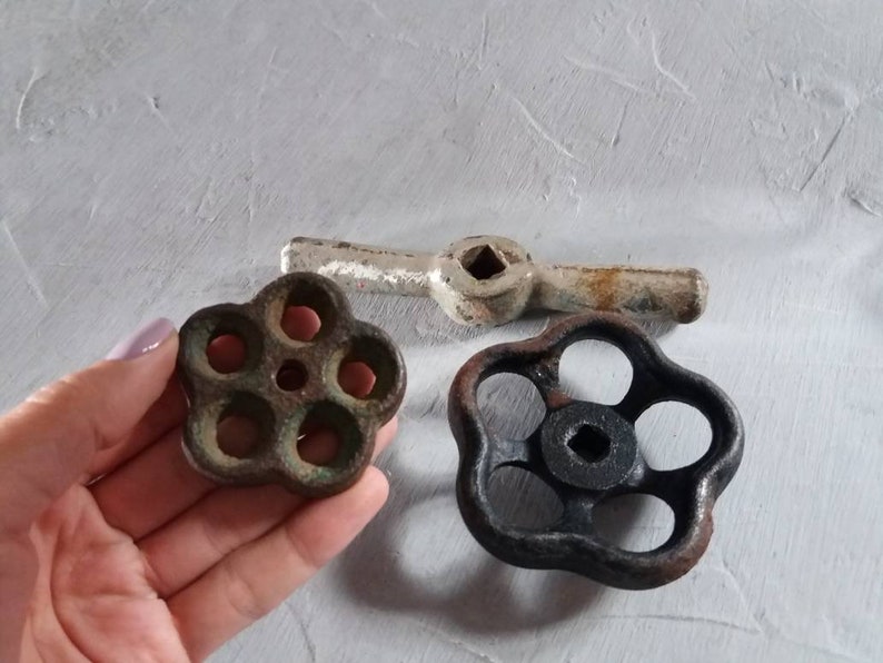 Vintage Valve Handles Vintage Industrial Valve Knobs Set of 3 Water Tap Handles Industrial Decor Loft Decor Steampunk Elements Water Spigot
