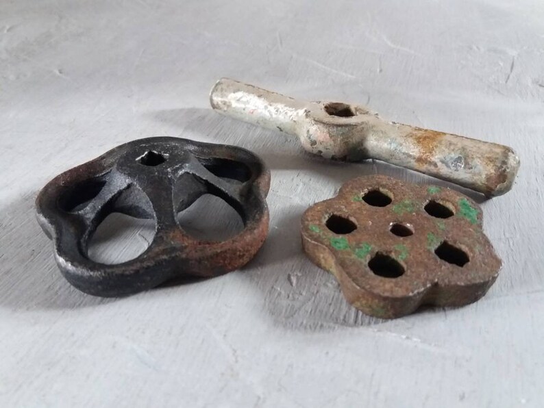 Vintage Valve Handles Vintage Industrial Valve Knobs Set of 3 Water Tap Handles Industrial Decor Loft Decor Steampunk Elements Water Spigot