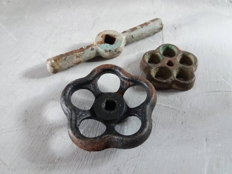 Vintage Valve Handles Vintage Industrial Valve Knobs Set of 3 Water Tap Handles Industrial Decor Loft Decor Steampunk Elements Water Spigot