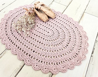 Oval crochet rug - LOTTA - S in powder - old rose