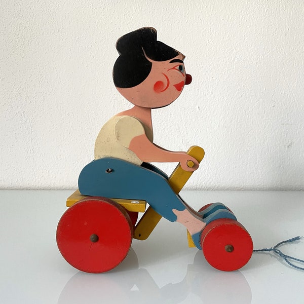 altes Nachziehspielzeug aus Holz Figur auf Dreirad Vintage