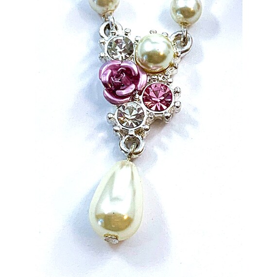 Ensemble Collier Et Boucles D'oreilles Avon Perles Argentées Et Roses - Neuf Sans Emballage