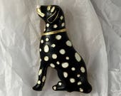 Black Dog di smalto con macchie bianche, tono oro spilla / Pin
