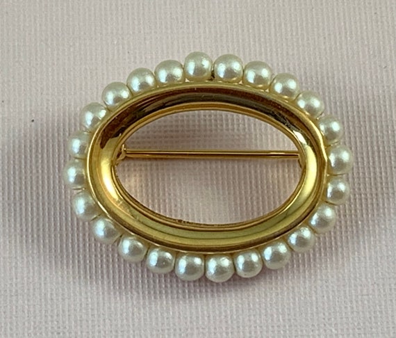Napier Faux Pearl Pin / Brooch - Gold-Tone Open O… - image 4