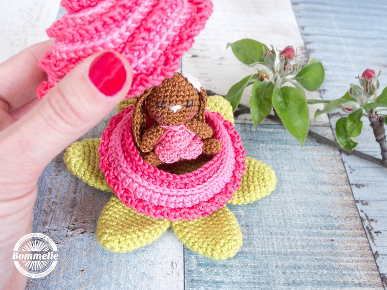 DE instructions Easter bunny in a flower box gift, amigurumi, children, toy, Montessori, crochet German image 1