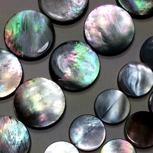Mother-of-Pearl, Black lip shell Coin，Flat OR Puffy Coins, approx 11mm, 12mm, 14or 20mm. 1mm hole. Sold per lot（8 PCs).