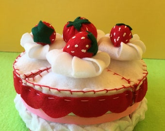 4 piece felt strawberry cake