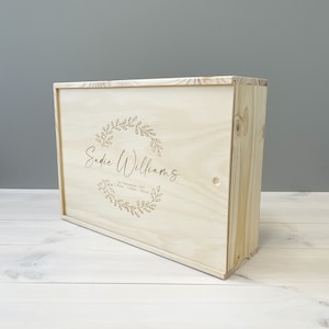 WREATH KEEPSAKE BOX - Personalised Wooden Box - Personalised Baby Box