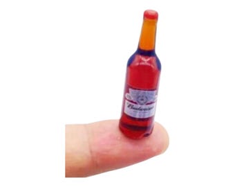 Botella de alcohol en miniatura para casa de muñecas. Escala 1:12.