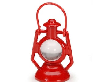 Casa de muñecas en miniatura con jardín de hadas y linterna roja, escala 1:12