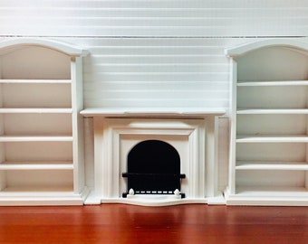 Casa de muñecas en miniatura con chimenea de madera blanca y dos estantes de madera. Escala 1:12