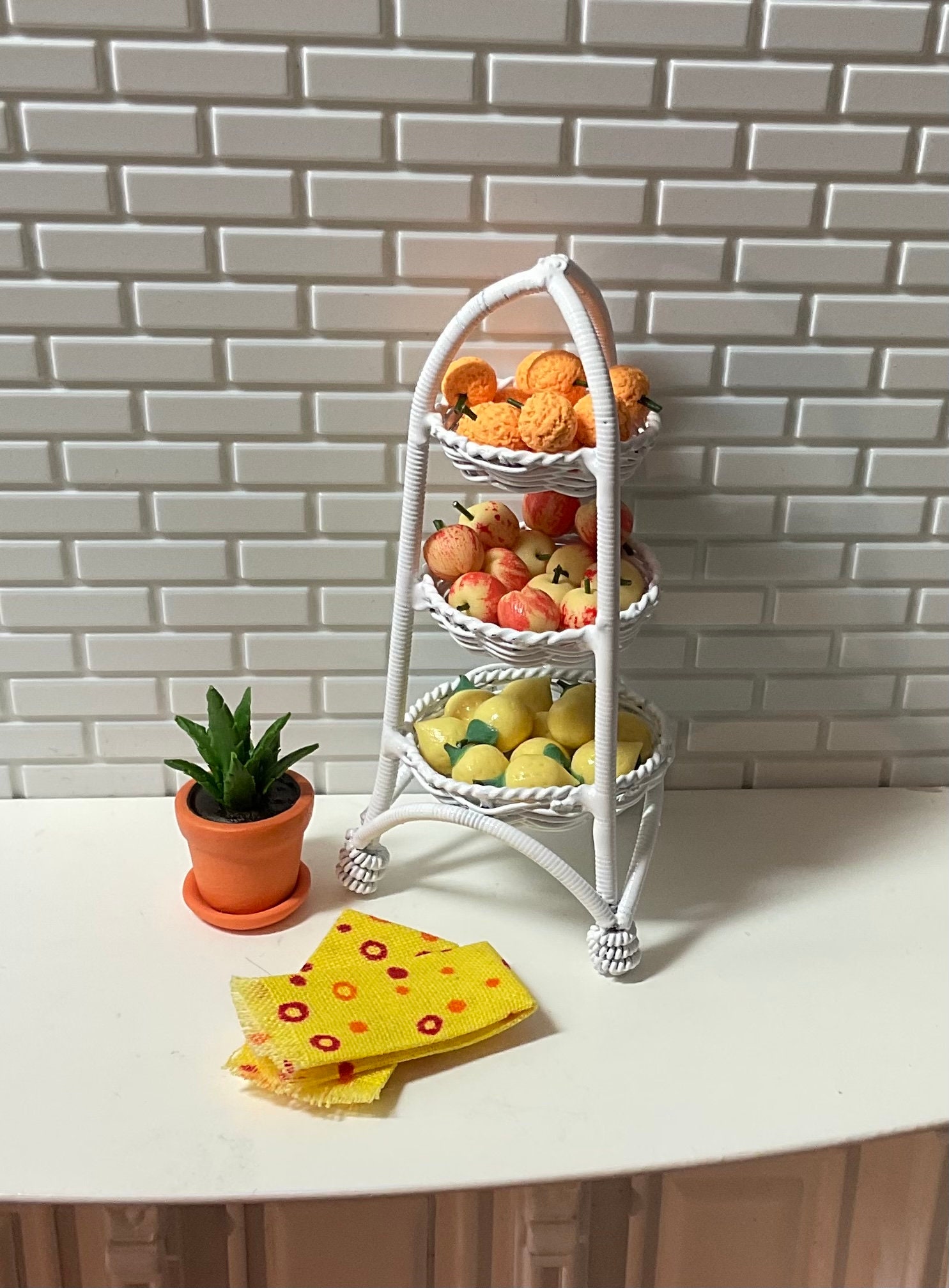 HFEHSKJ Footed Fruit Bowl with Draining Holes, Plastic Fruit Tray with  Base, Fruit Plate Centerpiece Dessert Display Stand for Kitchen Counter or