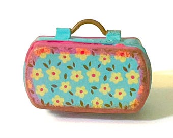 Dollhouse Miniature, Metal Floral Suitcase. 1:12 Scale