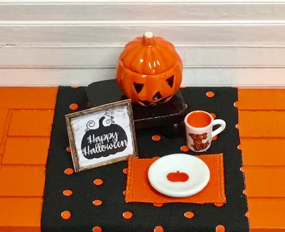 Dollhouse Miniature Jack o Lantern And Jack o Lantern Pillow. Dolls ...