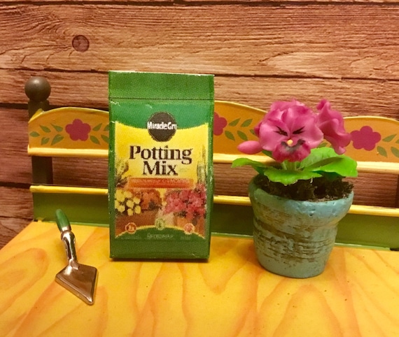 Dollhouse Miniatures Miracle Grow in Small Box