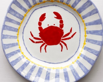 Hand-Painted Crab Plate: Coastal Ceramic Dish - Nautical Kitchen Decor