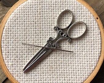 Tijeras de bordado, guardaagujas plateado, punto de cruz retro, guardaagujas vintage, tijeras de punto de cruz vintage
