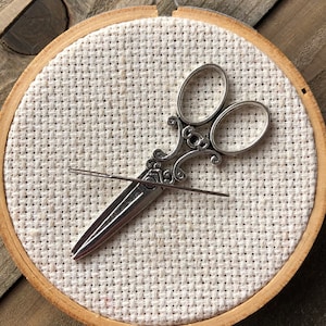 Embroidery Scissors Needle Minder - Silver Needle Minder - Retro Cross Stitch - Vintage Needle Minder - Vintage Cross Stitch Scissors