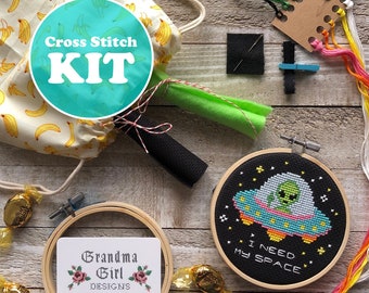 Kit de punto de cruz "Necesito mi espacio" - Kit de punto de cruz de alienígenas - Kit de punto de cruz para principiantes - Kit de punto de cruz divertido - Kit de punto de cruz de galaxia y ovnis