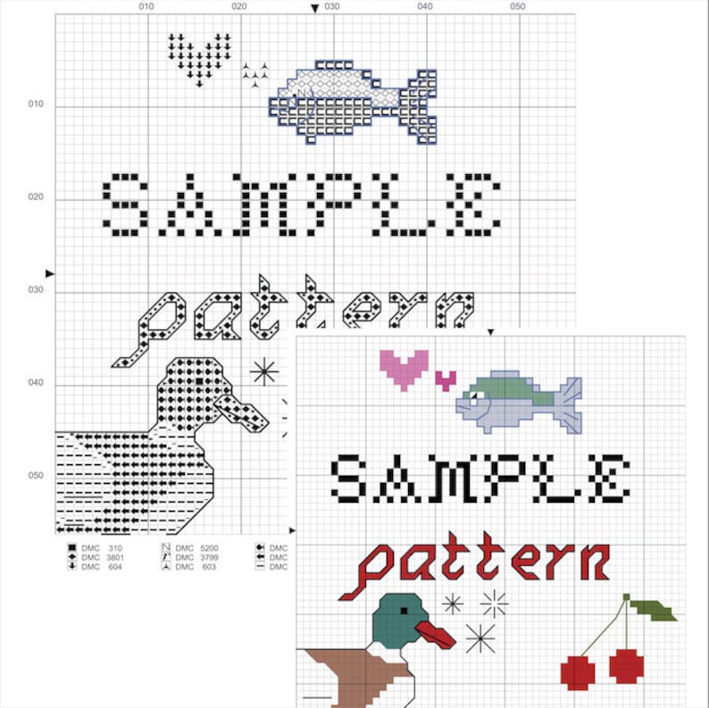 Puede incluir: Un patr&oacute;n de punto de cruz en blanco y negro con el texto "SAMPLE pattern" y un pato, un pez y cerezas. El patr&oacute;n utiliza los colores de hilo DMC 316, 3801, 604, 5200, 3799 y 603.