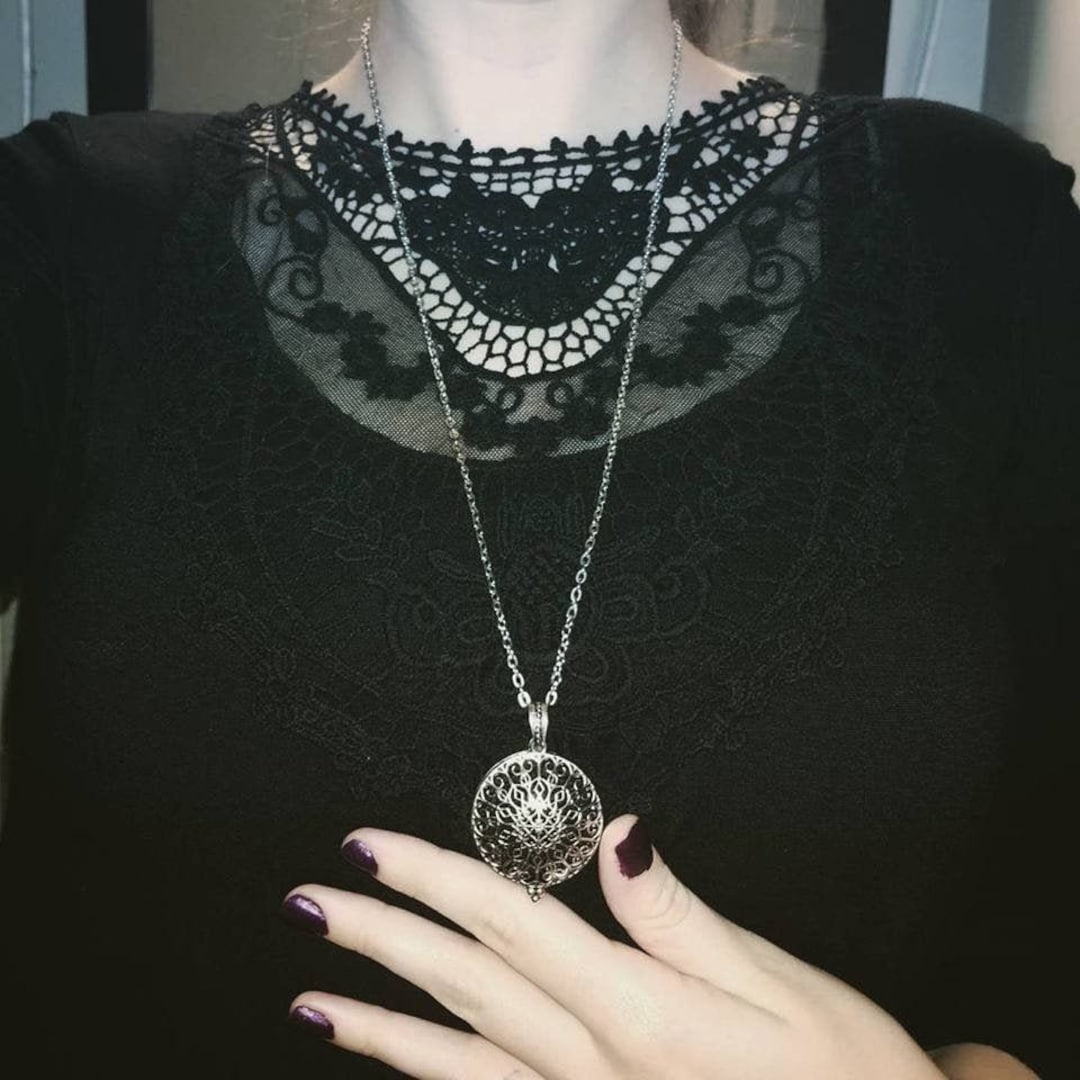 Gothic Perfume Locket - 5 Felt Pads Included - Scent Locket - Diffuser - Unique