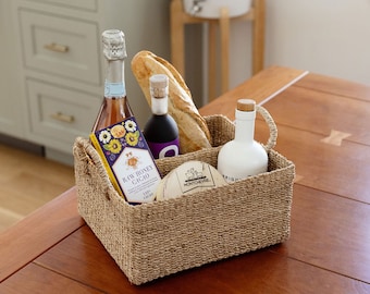 Empty woven caddy basket made of seagrass, perfect empty basket for picnic